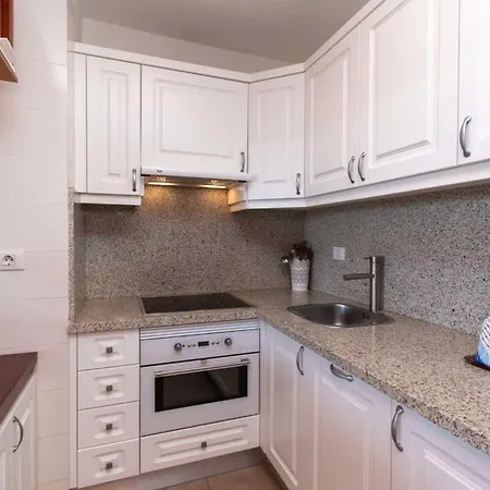 Apartment Victoria Court Ii H117 - One Bed With Sunny Balcony