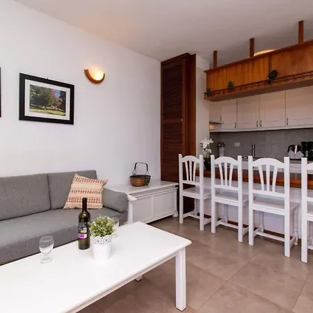 Victoria Court Ii H117 - One Bed With Sunny Balcony Апартаменты *