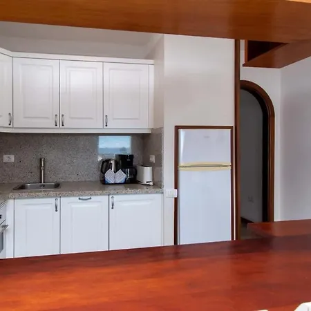 Апартаменты Victoria Court Ii H117 - One Bed With Sunny Balcony Лос Кристианос